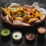Oyo Hotel Shivam Near Sahara Ganj Mall